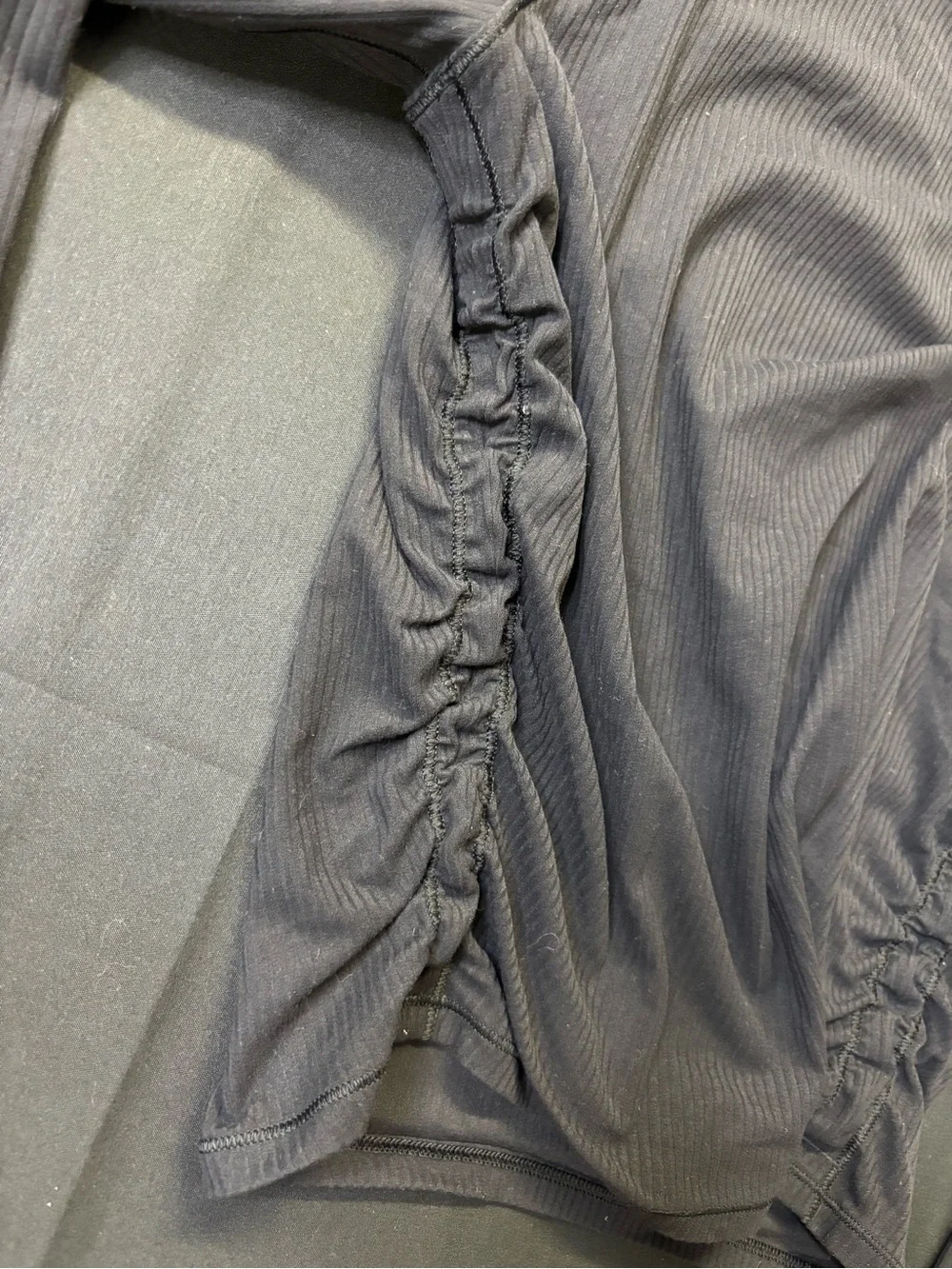 Lululemon Black Ribbed Ruched Long Sleeve Crop Top Size 8 - Picture 9 of 11